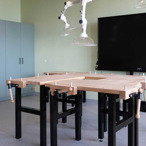Nordsida skole - tre og metall